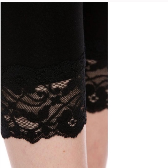 Capri Leggings With Lace Trim - Picture 2 of 2